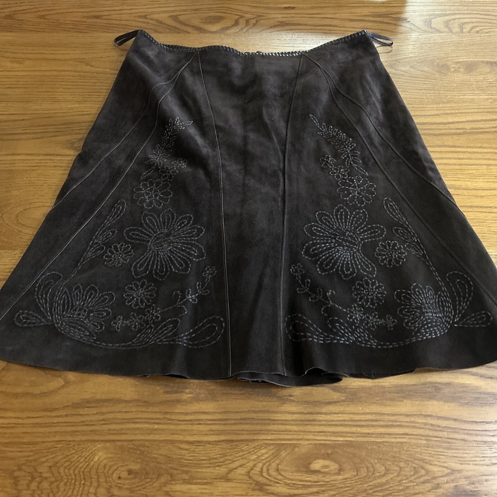 NWOT  ELIE TAHARI GEUINE LEATHER Lined embroidered Brown Flare Hem Skirt Size 10